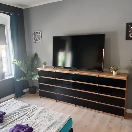 Apartament 6 0 *